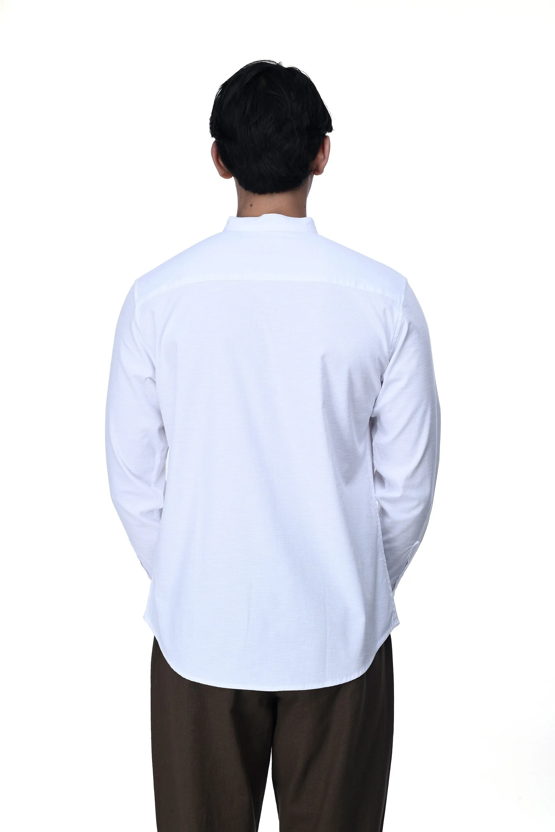 EASY IRON TEXTURED MANDARIN SHIRT IN WHITE