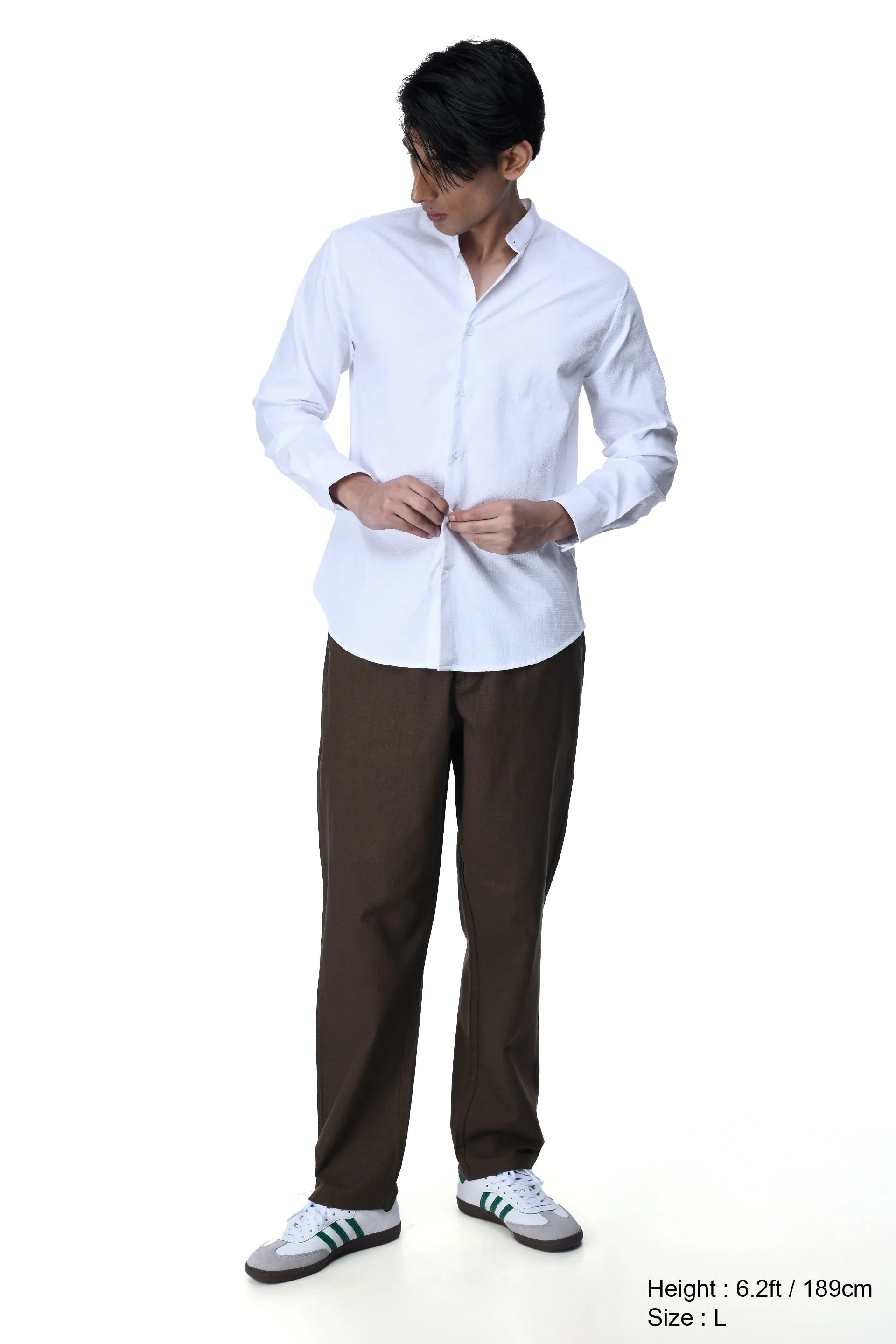 EASY IRON TEXTURED MANDARIN SHIRT IN WHITE