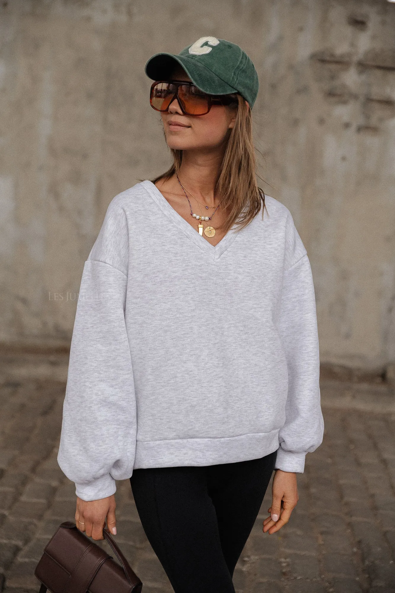 Faye V-neck sweater light grey