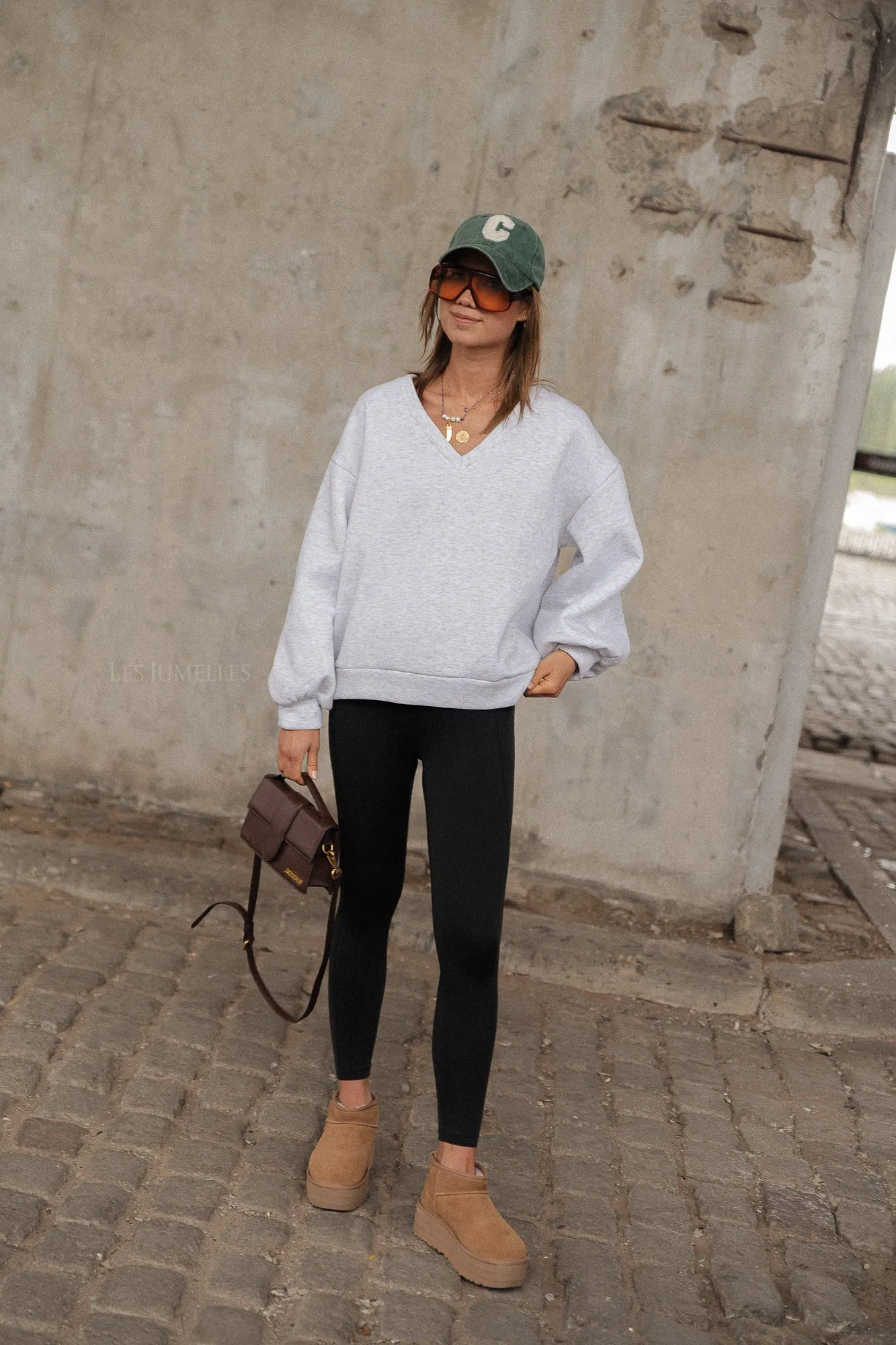 Faye V-neck sweater light grey