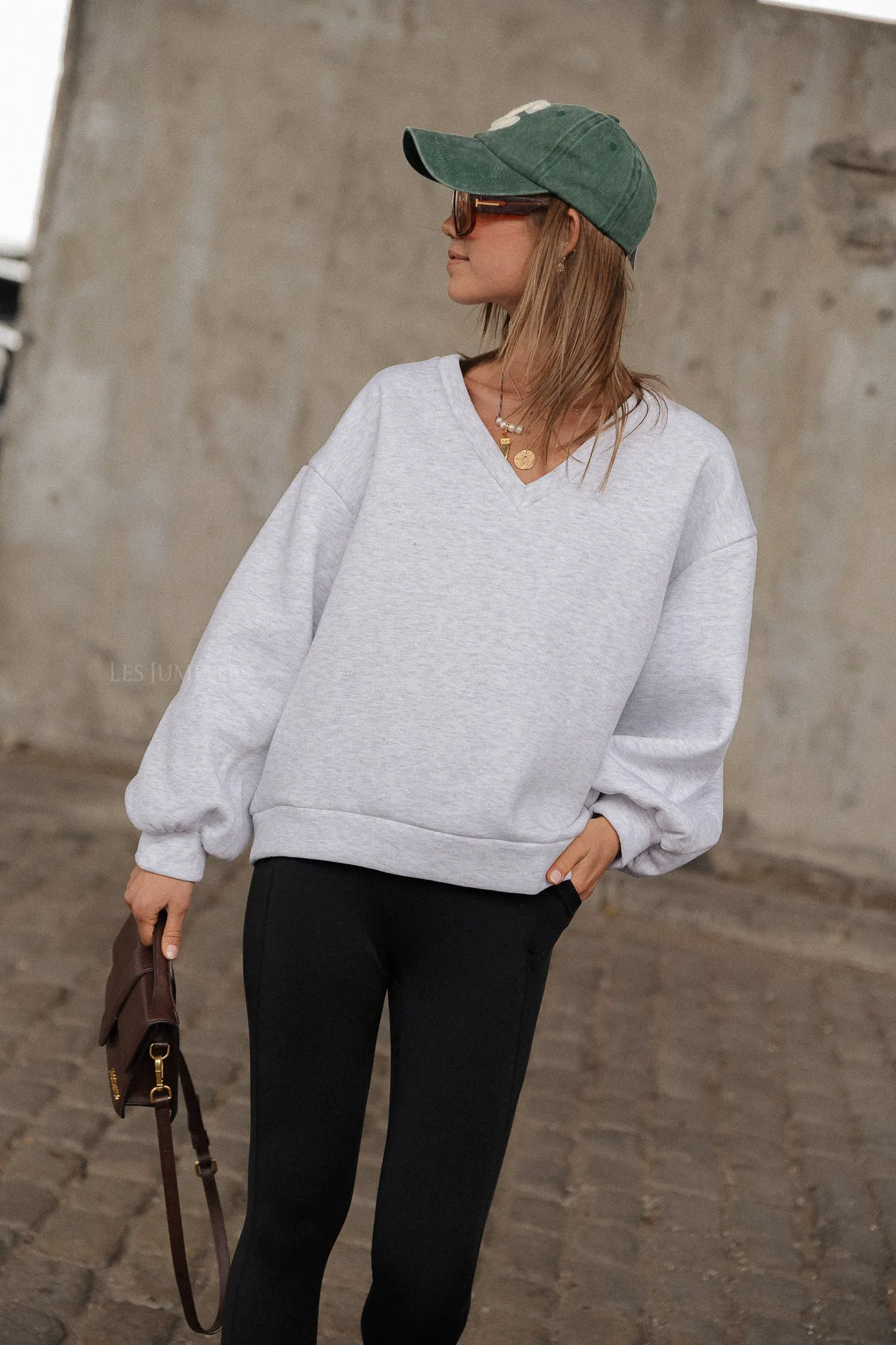 Faye V-neck sweater light grey