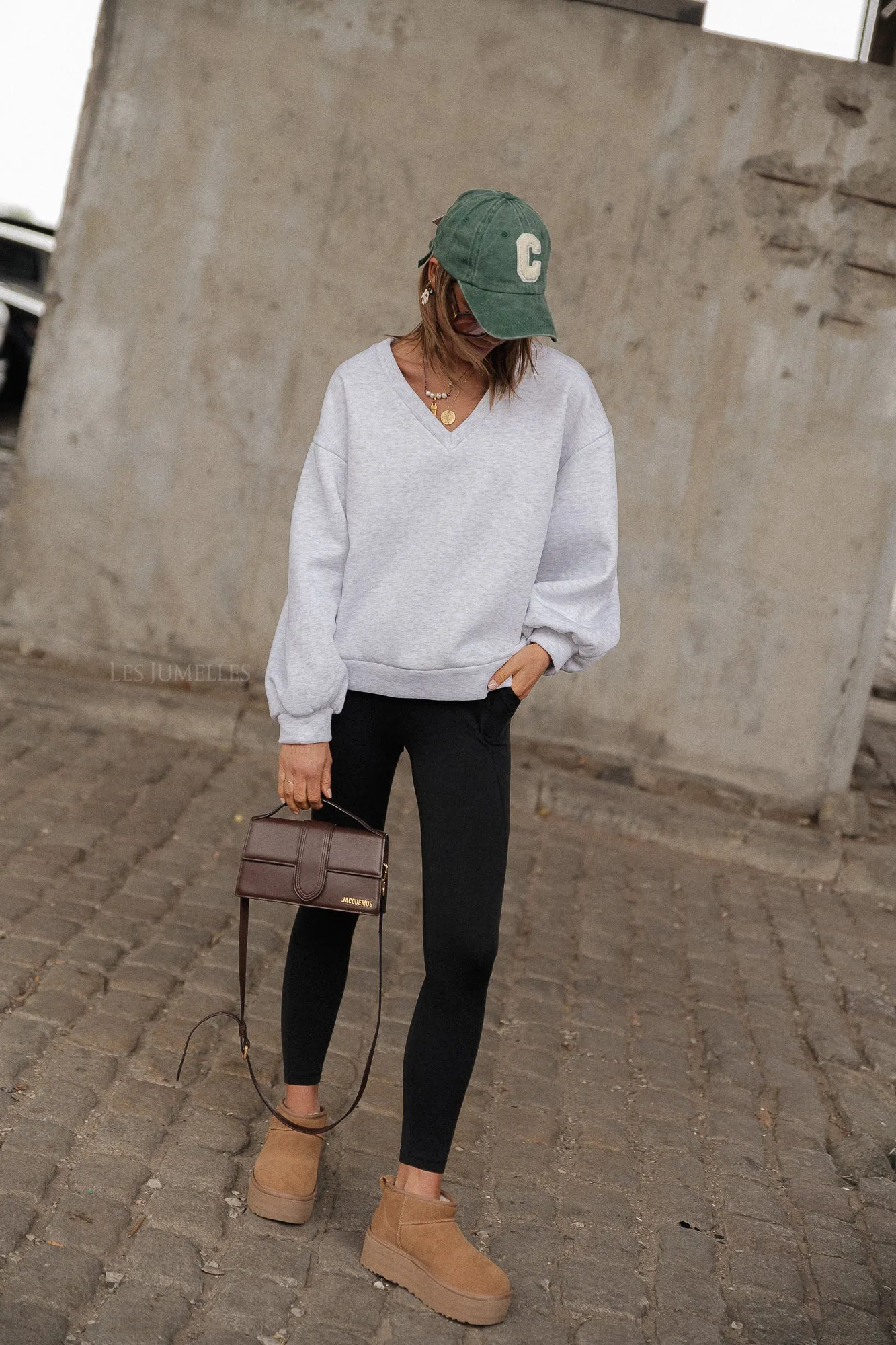 Faye V-neck sweater light grey